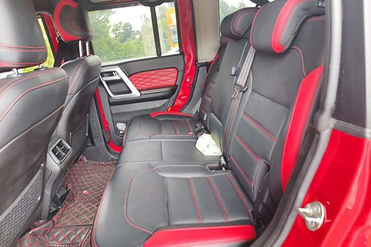 Used BAIC Off-Road BJ40 2023 2.0T Automatic Four-Wheel Drive Urban Hunter Edition Chivalrous Type Left Rear Seat