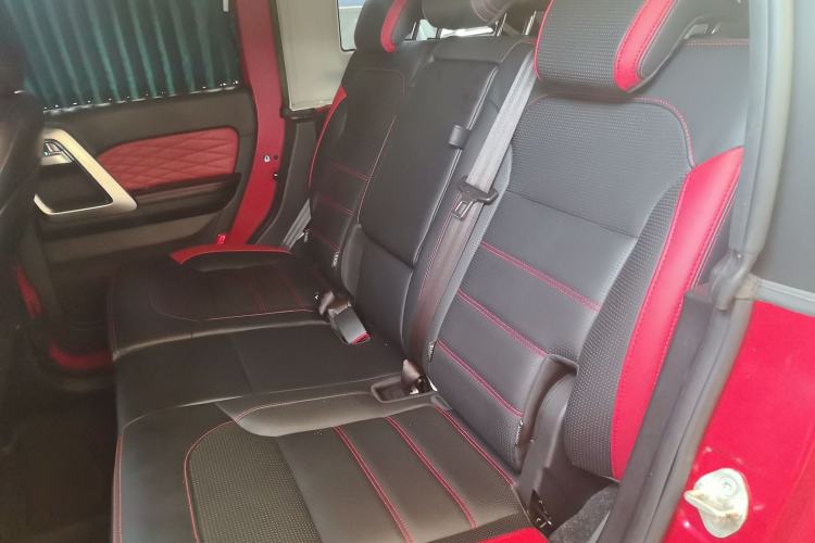 Used BAIC Off-Road BJ40 2023 2.0D Automatic Four-Wheel Drive Blade Hero Edition Adventurer Type Left Rear Seat
