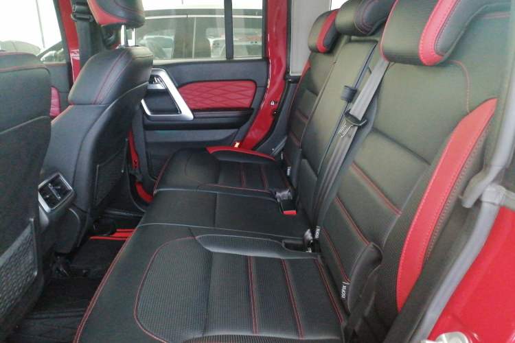 Used BAIC Off-Road BJ40 2023 2.0T Automatic Four-Wheel Drive Urban Hunter Edition Chivalrous Type Left Rear Seat