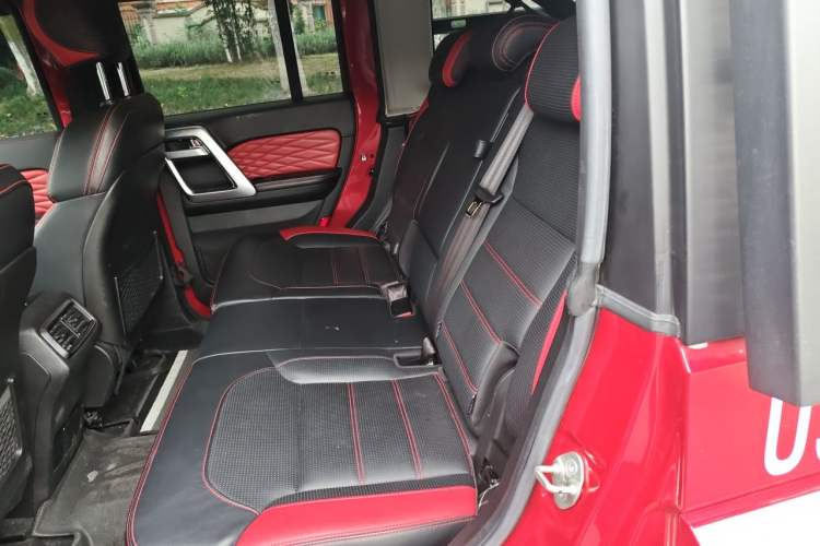 Used BAIC Off-Road BJ40 2023 2.0T Automatic Four-Wheel Drive Urban Hunter Edition Chivalrous Type Left Rear Seat