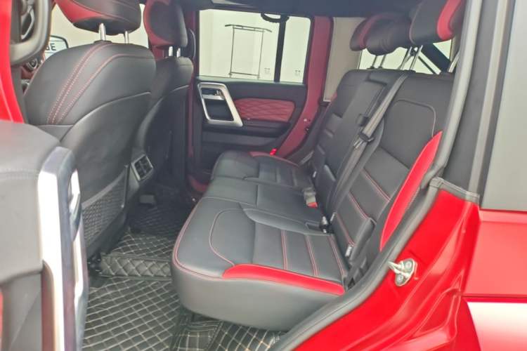 Used BAIC Off-Road BJ40 2023 2.0D Automatic Four-Wheel Drive Blade Hero Edition Adventurer Type Left Rear Seat