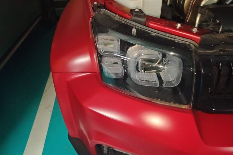 Used BAIC Off-Road BJ40 2023 2.0D Automatic Four-Wheel Drive Blade Hero Edition Adventurer Type Right Front Headlight