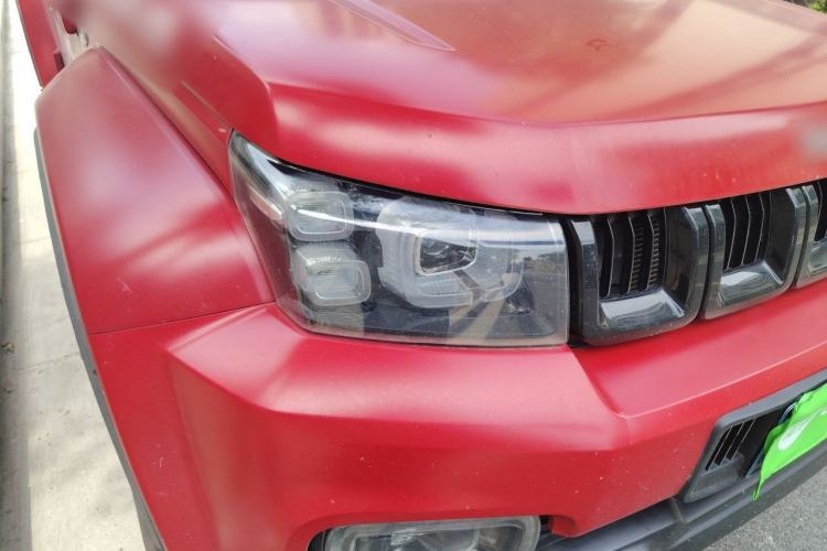 Used BAIC Off-Road BJ40 2023 2.0D Automatic Four-Wheel Drive Blade Hero Edition Adventurer Type (with Front and Rear Electronic Locks) Right Front Headlight