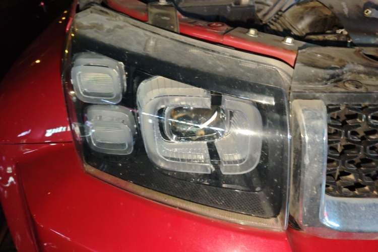 Used BAIC Off-Road BJ40 2023 2.0T Automatic Four-Wheel Drive Urban Hunter Edition Chivalrous Type Right Front Headlight