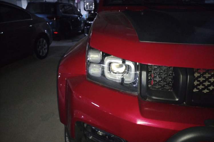 Used BAIC Off-Road BJ40 2023 2.0T Automatic Four-Wheel Drive Urban Hunter Edition Prestige Version Right Front Headlight