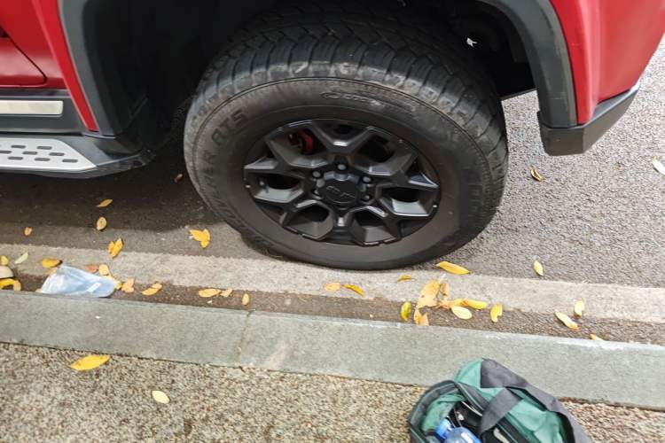 Used BAIC Off-Road BJ40 2023 2.0D Automatic Four-Wheel Drive Blade Hero Edition Adventurer Type Right Front Wheel Hub