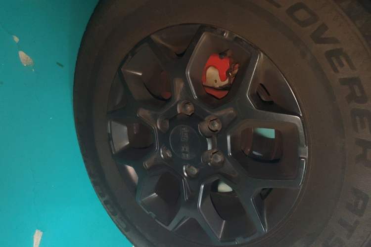 Used BAIC Off-Road BJ40 2023 2.0D Automatic Four-Wheel Drive Blade Hero Edition Adventurer Type Right Front Wheel Hub