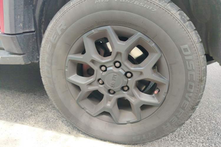 Used BAIC Off-Road BJ40 2023 2.0D Automatic Four-Wheel Drive Blade Hero Edition Adventurer Type (with Front and Rear Electronic Locks) Right Front Wheel Hub