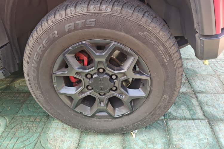 Used BAIC Off-Road BJ40 2023 2.0D Automatic Four-Wheel Drive Blade Hero Edition Adventurer Type Right Front Wheel Hub