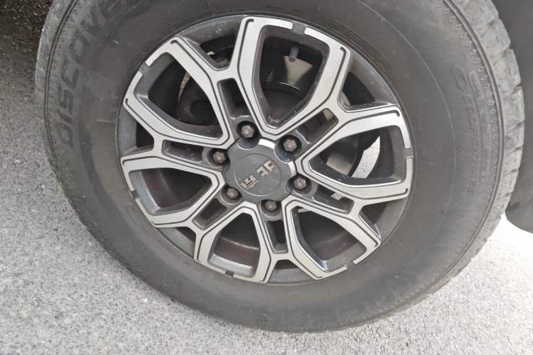 Used BAIC Off-Road BJ40 2023 2.0T Automatic Four-Wheel Drive Urban Hunter Edition Chivalrous Type Right Front Wheel Hub