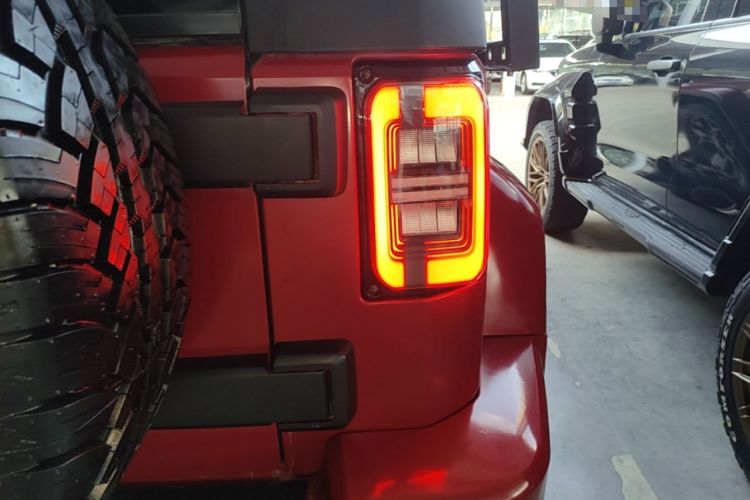 Used BAIC Off-Road BJ40 2023 2.0D Automatic Four-Wheel Drive Blade Hero Edition Adventurer Type Right Rear Taillight