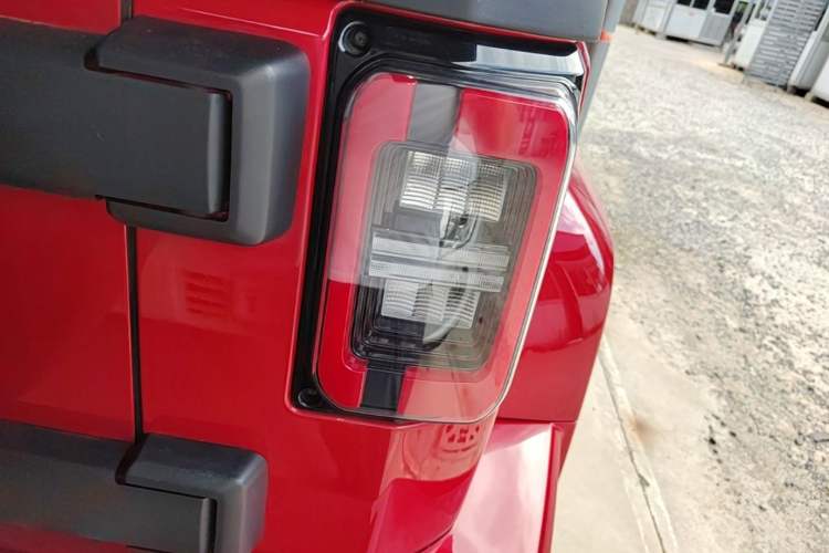 Used BAIC Off-Road BJ40 2023 2.0T Automatic Four-Wheel Drive Urban Hunter Edition Chivalrous Type Right Rear Taillight