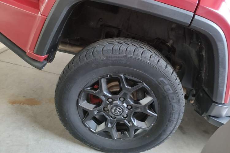 Used BAIC Off-Road BJ40 2023 2.0D Automatic Four-Wheel Drive Blade Hero Edition Adventurer Type Right Rear Wheel Hub