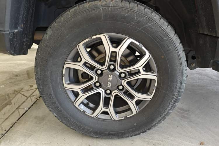 Used BAIC Off-Road BJ40 2023 2.0T Automatic Four-Wheel Drive Urban Hunter Edition Chivalrous Type Right Rear Wheel Hub