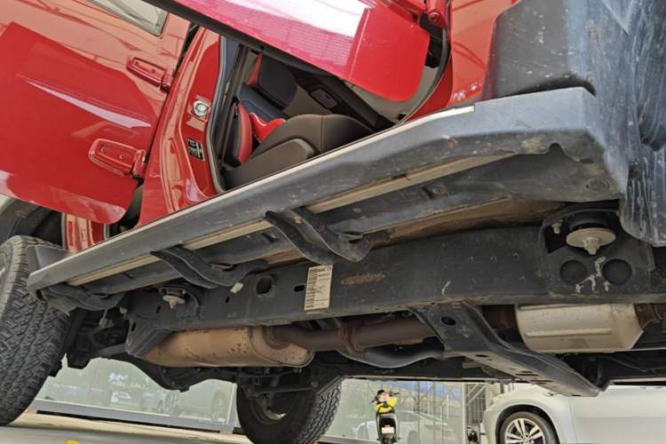 Used BAIC Off-Road BJ40 2023 2.0T Automatic Four-Wheel Drive Urban Hunter Edition Chivalrous Type Right Side Sill