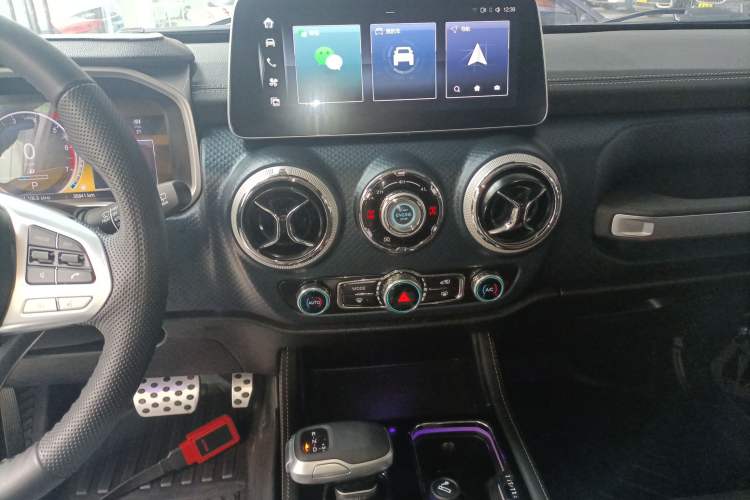 Used BAIC Off-Road BJ40 2023 2.0T Automatic Four-Wheel Drive Ring of the Tower Champion Edition Audio And AC Panel