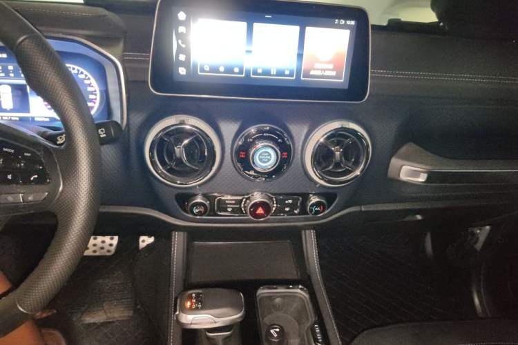 Used BAIC Off-Road BJ40 2023 2.0T Automatic Four-Wheel Drive Ring of the Tower Champion Edition Audio And AC Panel
