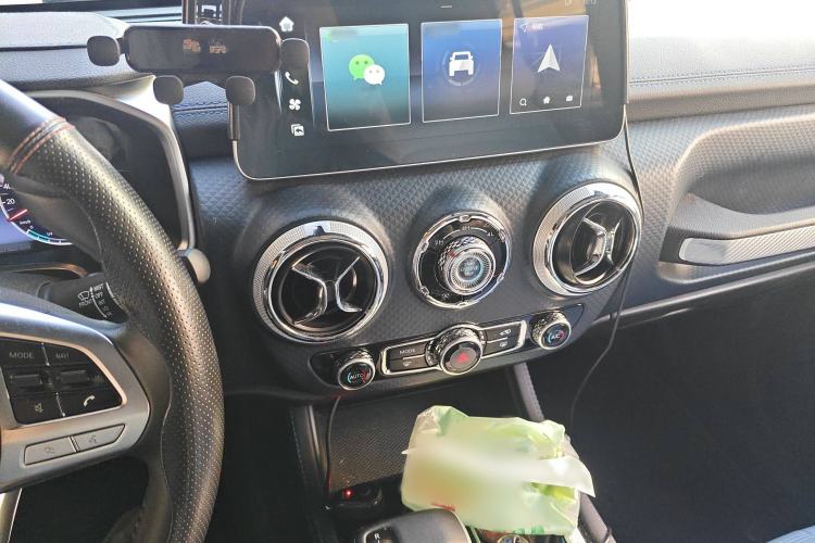 Used BAIC Off-Road BJ40 2023 2.0D Automatic Four-Wheel Drive Blade Hero Edition Adventurer Type Audio And AC Panel