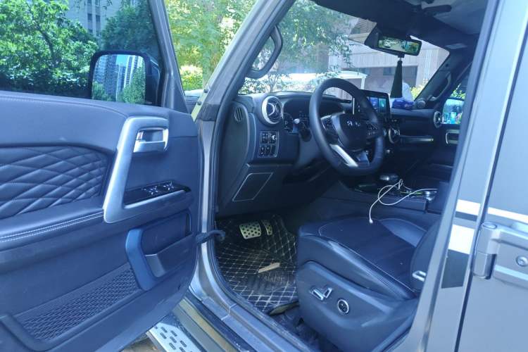 Used BAIC Off-Road BJ40 2023 2.0T Automatic Four-Wheel Drive Ring of the Tower Champion Edition Driver Seat