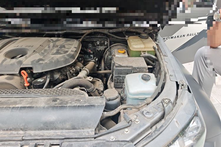 Used BAIC Off-Road BJ40 2023 2.0T Automatic Four-Wheel Drive Ring of the Tower Champion Edition Engine Bay Left