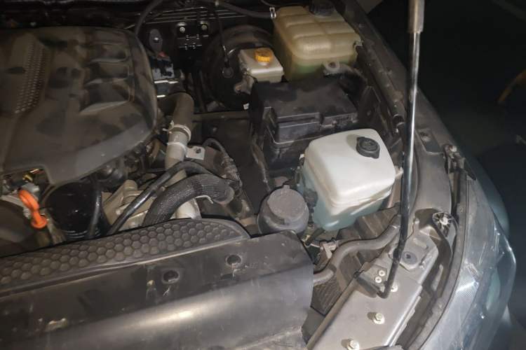 Used BAIC Off-Road BJ40 2023 2.0T Automatic Four-Wheel Drive Ring of the Tower Champion Edition Engine Bay Left