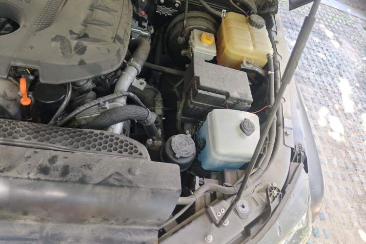 Used BAIC Off-Road BJ40 2023 2.0T Automatic Four-Wheel Drive Ring of the Tower Champion Edition Engine Bay Left