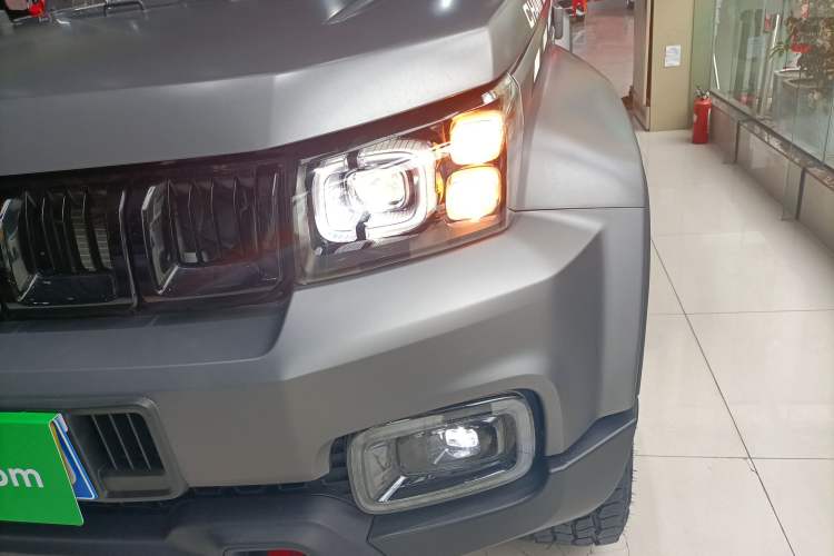 Used BAIC Off-Road BJ40 2023 2.0T Automatic Four-Wheel Drive Ring of the Tower Champion Edition Left Front Headlight