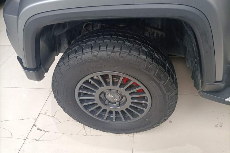 Used BAIC Off-Road BJ40 2023 2.0T Automatic Four-Wheel Drive Ring of the Tower Champion Edition Left Front Wheel Hub