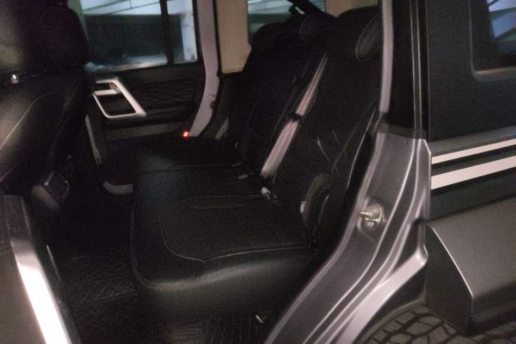 Used BAIC Off-Road BJ40 2023 2.0T Automatic Four-Wheel Drive Ring of the Tower Champion Edition Left Rear Seat