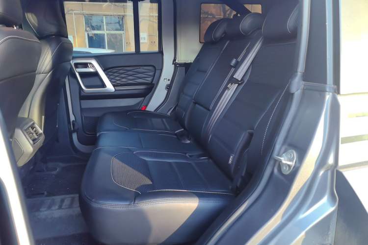 Used BAIC Off-Road BJ40 2023 2.0T Automatic Four-Wheel Drive Ring of the Tower Champion Edition Left Rear Seat
