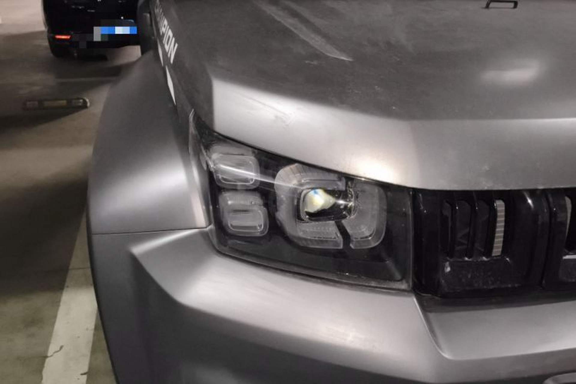 Used BAIC Off-Road BJ40 2023 2.0T Automatic Four-Wheel Drive Ring of the Tower Champion Edition Right Front Headlight