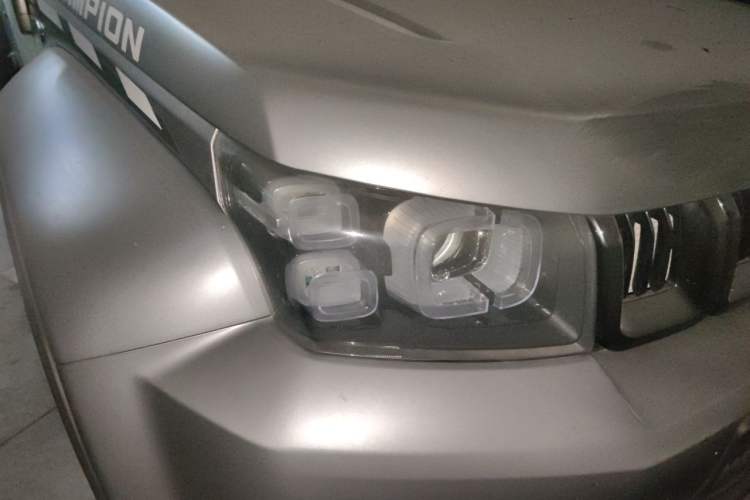 Used BAIC Off-Road BJ40 2023 2.0T Automatic Four-Wheel Drive Ring of the Tower Champion Edition Right Front Headlight