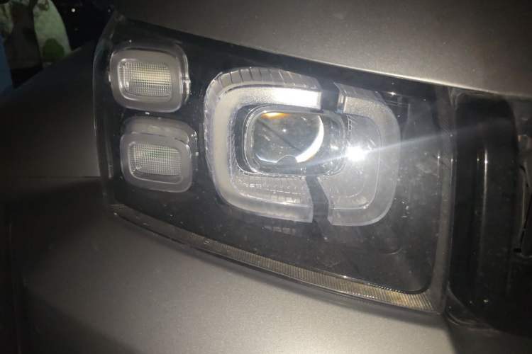 Used BAIC Off-Road BJ40 2023 2.0T Automatic Four-Wheel Drive Ring of the Tower Champion Edition Right Front Headlight