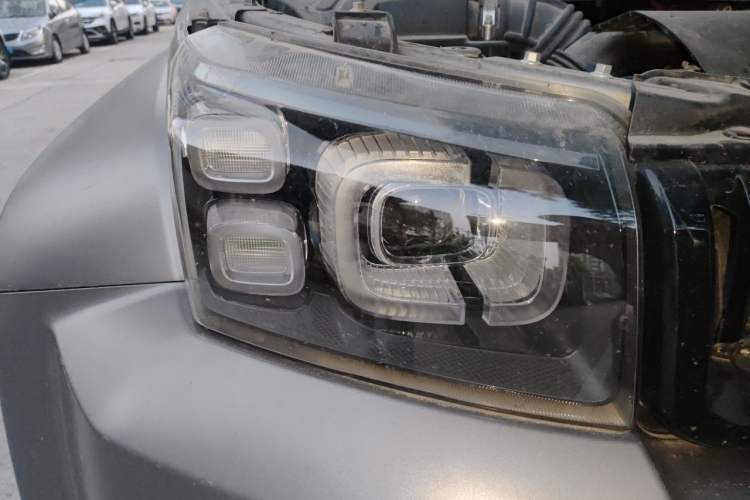 Used BAIC Off-Road BJ40 2023 2.0T Automatic Four-Wheel Drive Ring of the Tower Champion Edition Right Front Headlight