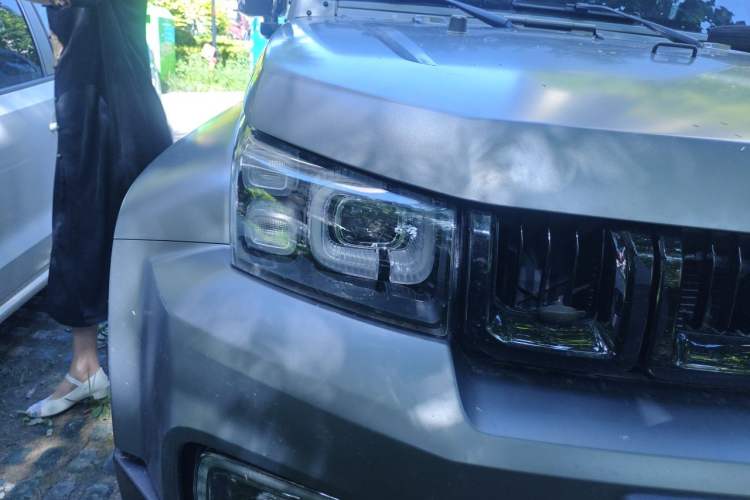 Used BAIC Off-Road BJ40 2023 2.0T Automatic Four-Wheel Drive Ring of the Tower Champion Edition Right Front Headlight