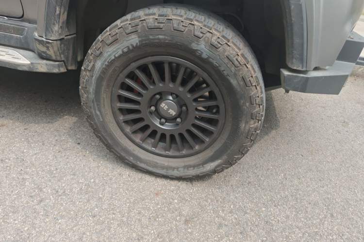 Used BAIC Off-Road BJ40 2023 2.0T Automatic Four-Wheel Drive Ring of the Tower Champion Edition Right Front Wheel Hub