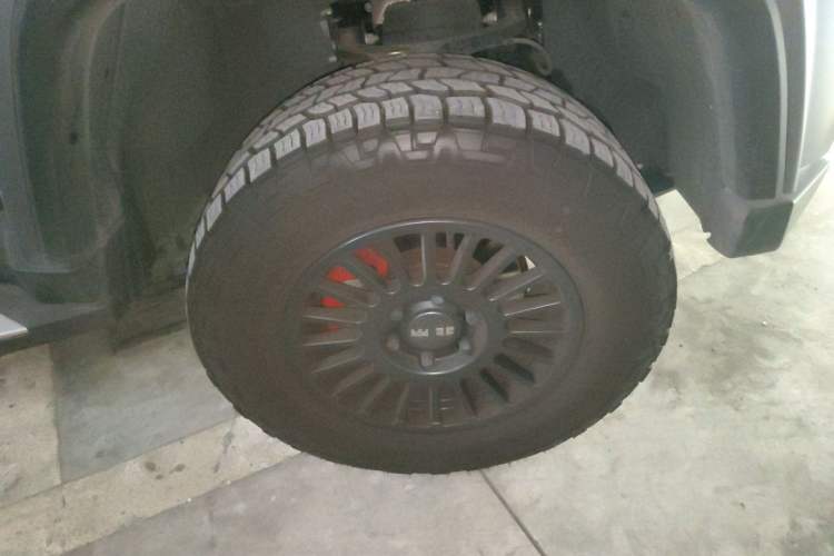 Used BAIC Off-Road BJ40 2023 2.0T Automatic Four-Wheel Drive Ring of the Tower Champion Edition Right Front Wheel Hub