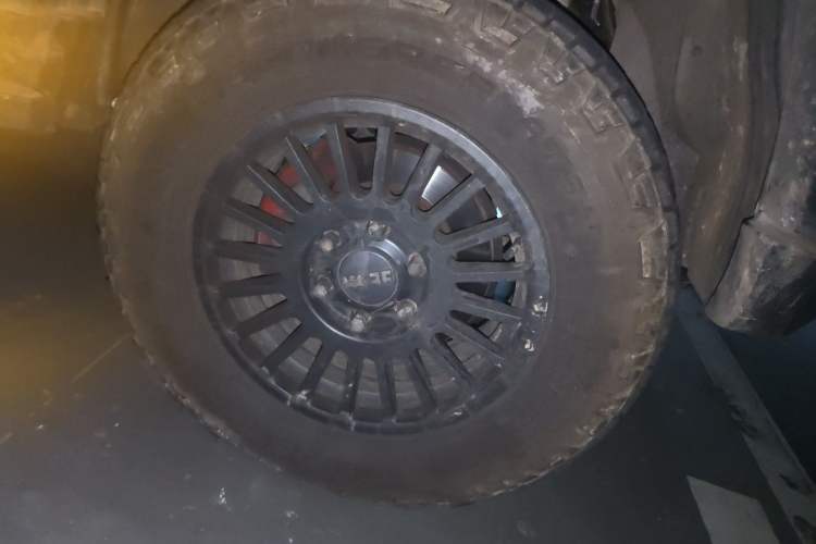 Used BAIC Off-Road BJ40 2023 2.0T Automatic Four-Wheel Drive Ring of the Tower Champion Edition Right Front Wheel Hub