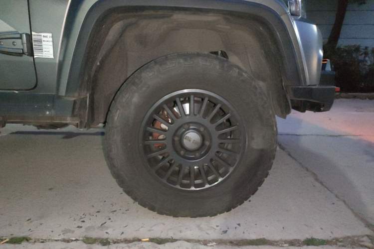 Used BAIC Off-Road BJ40 2023 2.0T Automatic Four-Wheel Drive Ring of the Tower Champion Edition Right Front Wheel Hub