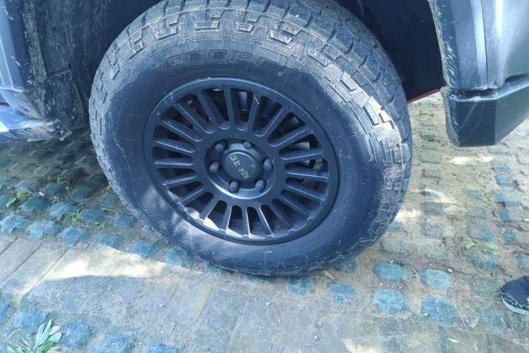 Used BAIC Off-Road BJ40 2023 2.0T Automatic Four-Wheel Drive Ring of the Tower Champion Edition Right Front Wheel Hub