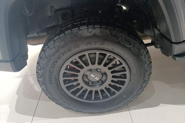 Used BAIC Off-Road BJ40 2023 2.0T Automatic Four-Wheel Drive Ring of the Tower Champion Edition Right Rear Wheel Hub