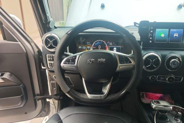 Used BAIC Off-Road BJ40 2023 2.0T Automatic Four-Wheel Drive Ring of the Tower Champion Edition Steering Wheel