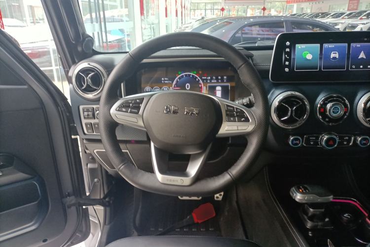 Used BAIC Off-Road BJ40 2023 2.0T Automatic Four-Wheel Drive Ring of the Tower Champion Edition Steering Wheel