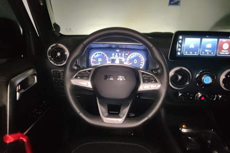 Used BAIC Off-Road BJ40 2023 2.0T Automatic Four-Wheel Drive Ring of the Tower Champion Edition Steering Wheel