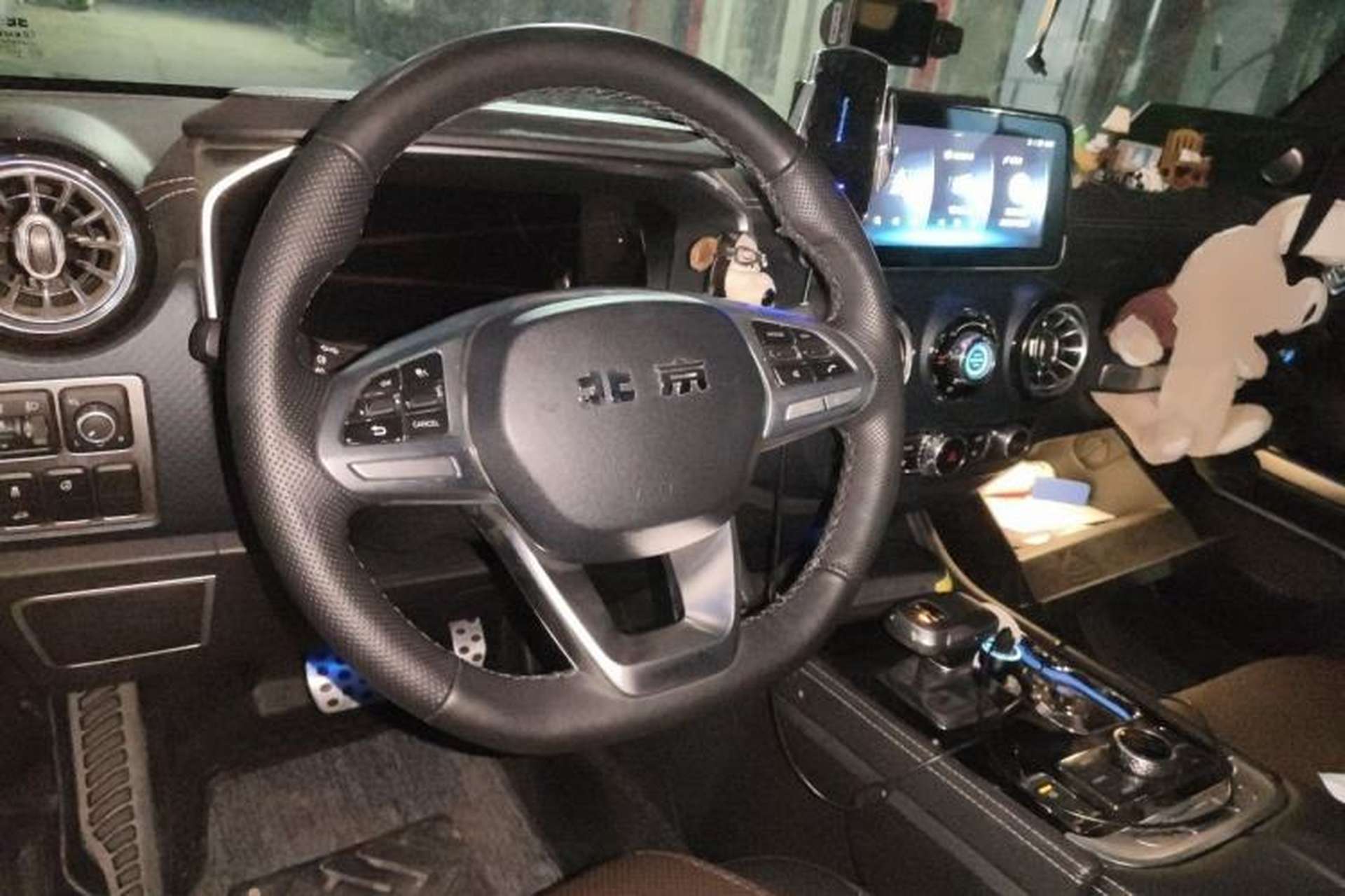 Used BAIC Off-Road BJ40 2023 2.0T Automatic Four-Wheel Drive Ring of the Tower Champion Edition Steering Wheel