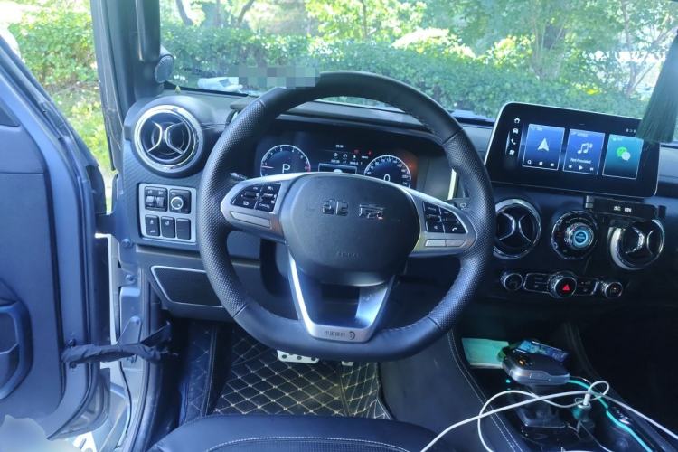 Used BAIC Off-Road BJ40 2023 2.0T Automatic Four-Wheel Drive Ring of the Tower Champion Edition Steering Wheel