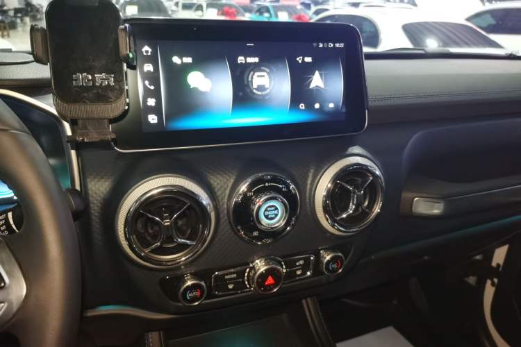 Used BAIC Off-Road BJ40 2023 2.0T Automatic Four-Wheel Drive Urban Hunter Edition Chivalrous Type Audio And AC Panel