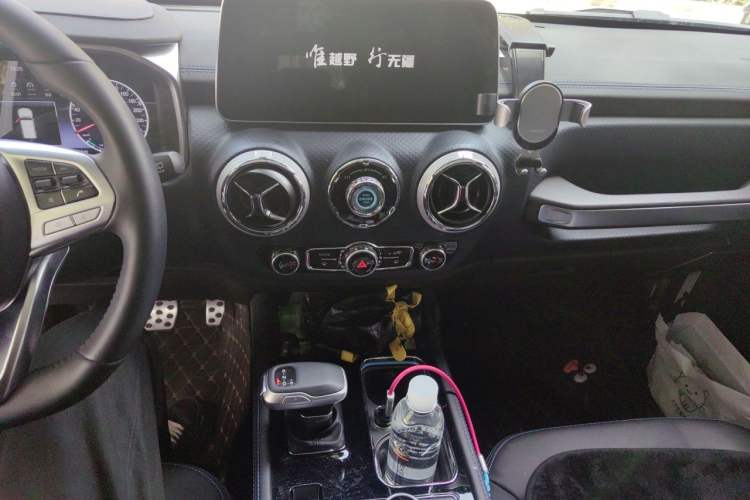 Used BAIC Off-Road BJ40 2023 2.0T Automatic Four-Wheel Drive Urban Hunter Edition Chivalrous Type Audio And AC Panel