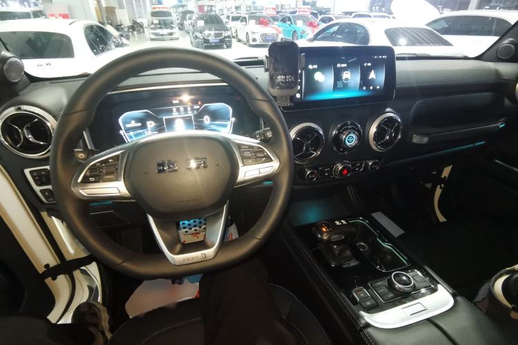 Used BAIC Off-Road BJ40 2023 2.0T Automatic Four-Wheel Drive Urban Hunter Edition Chivalrous Type Center Console