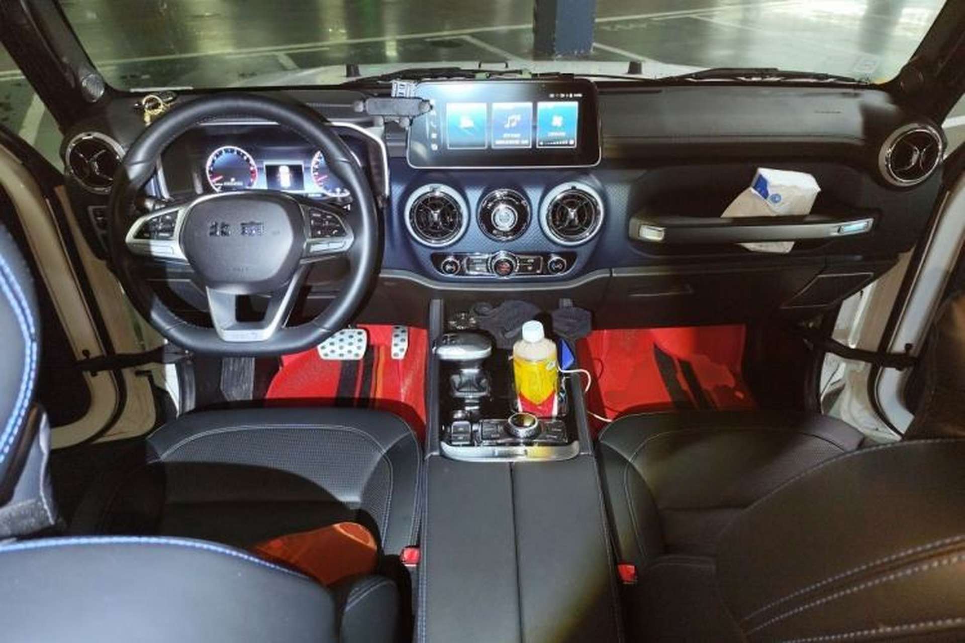 Used BAIC Off-Road BJ40 2023 2.0T Automatic Four-Wheel Drive Urban Hunter Edition Chivalrous Type Center Console